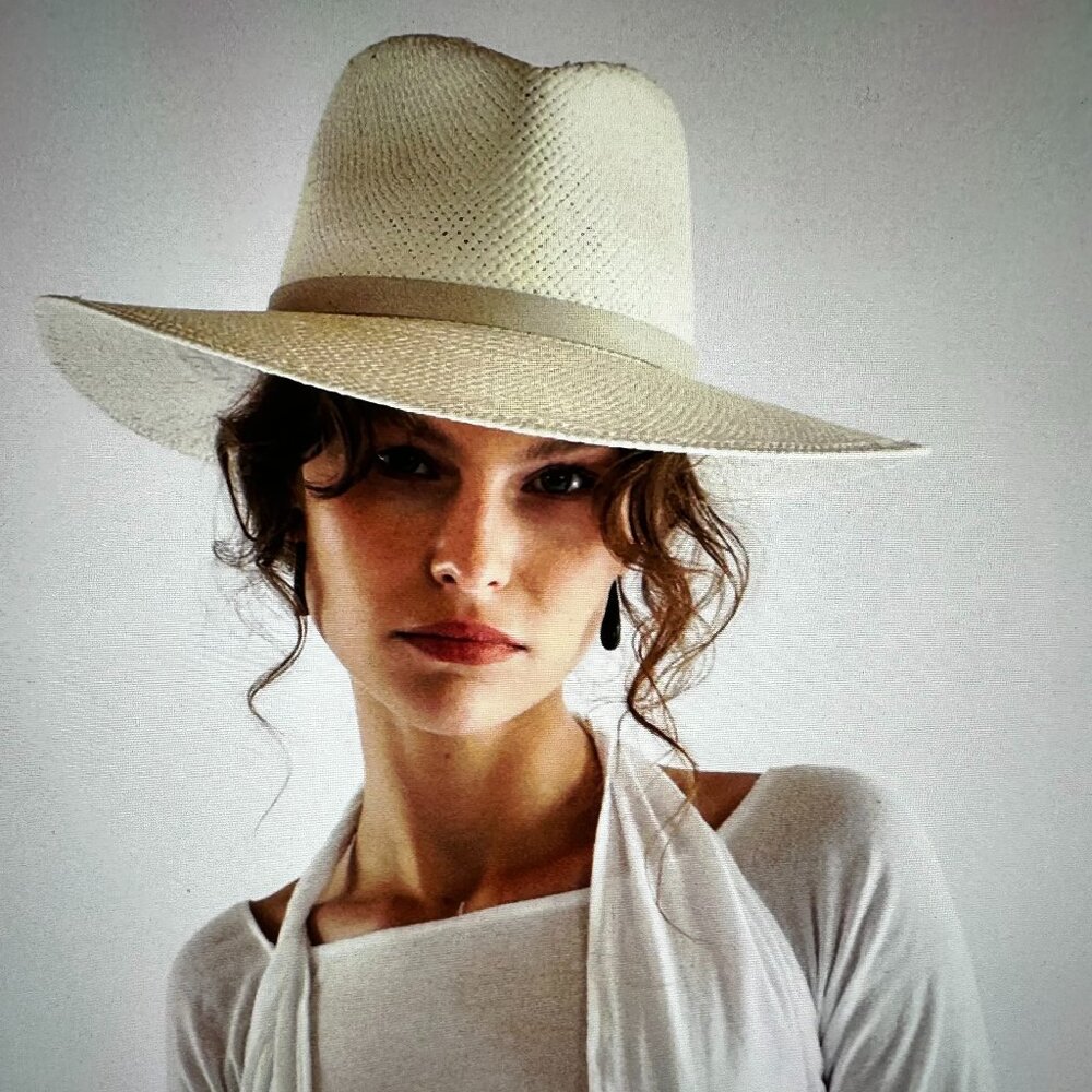 Jesse Leoné packable straw hat.